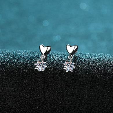 StarGems  Heart-Shaped 0.3ct×2 Moissanite 925 Silver Platinum Plated Stud Earrings EX035